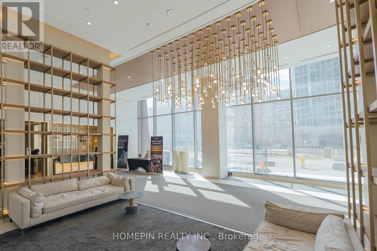 Condo apartment · Toronto (Newtonbrook East) — 1/37