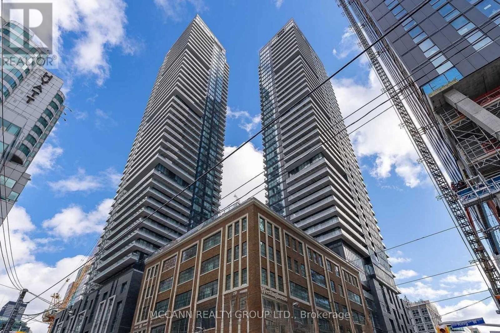 Condo apartment · Toronto (Waterfront Communities) — 1/21